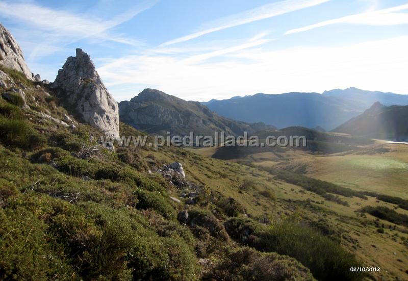 IMG_8029.JPG - Paisaje de montaña astur-leonesa, territorio "perdicero"